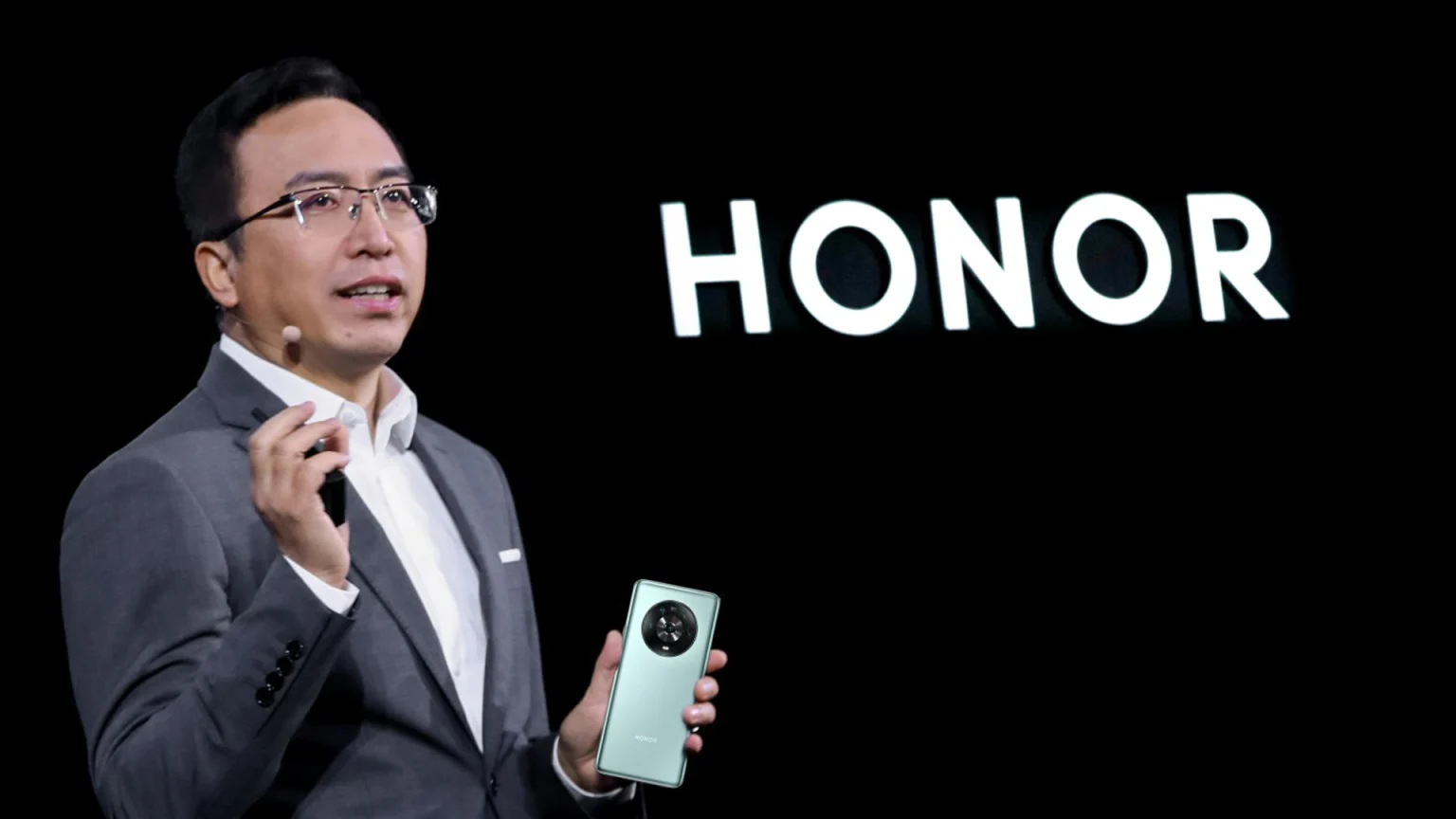 Honor CEO'su George Zhao, iPhone 15 serisinin hayal kırıklığı olduğunu söyledi