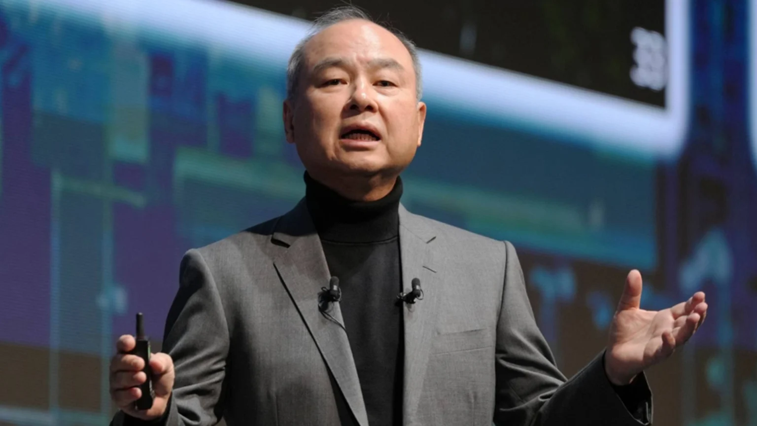 SoftBank CEO’su Masayoshi Son, yapay zekanın on yıl içerisinde insan zekasını geçeceğine inanıyor