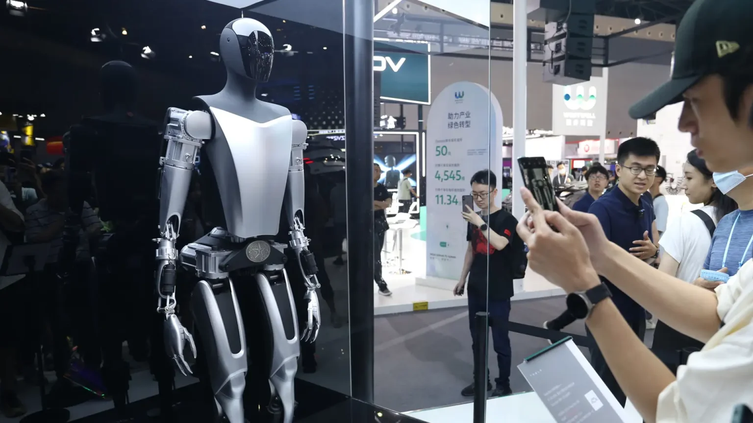 Tesla, insansı robotu Optimus'u 2027 yılına kadar piyasaya sürmek istiyor