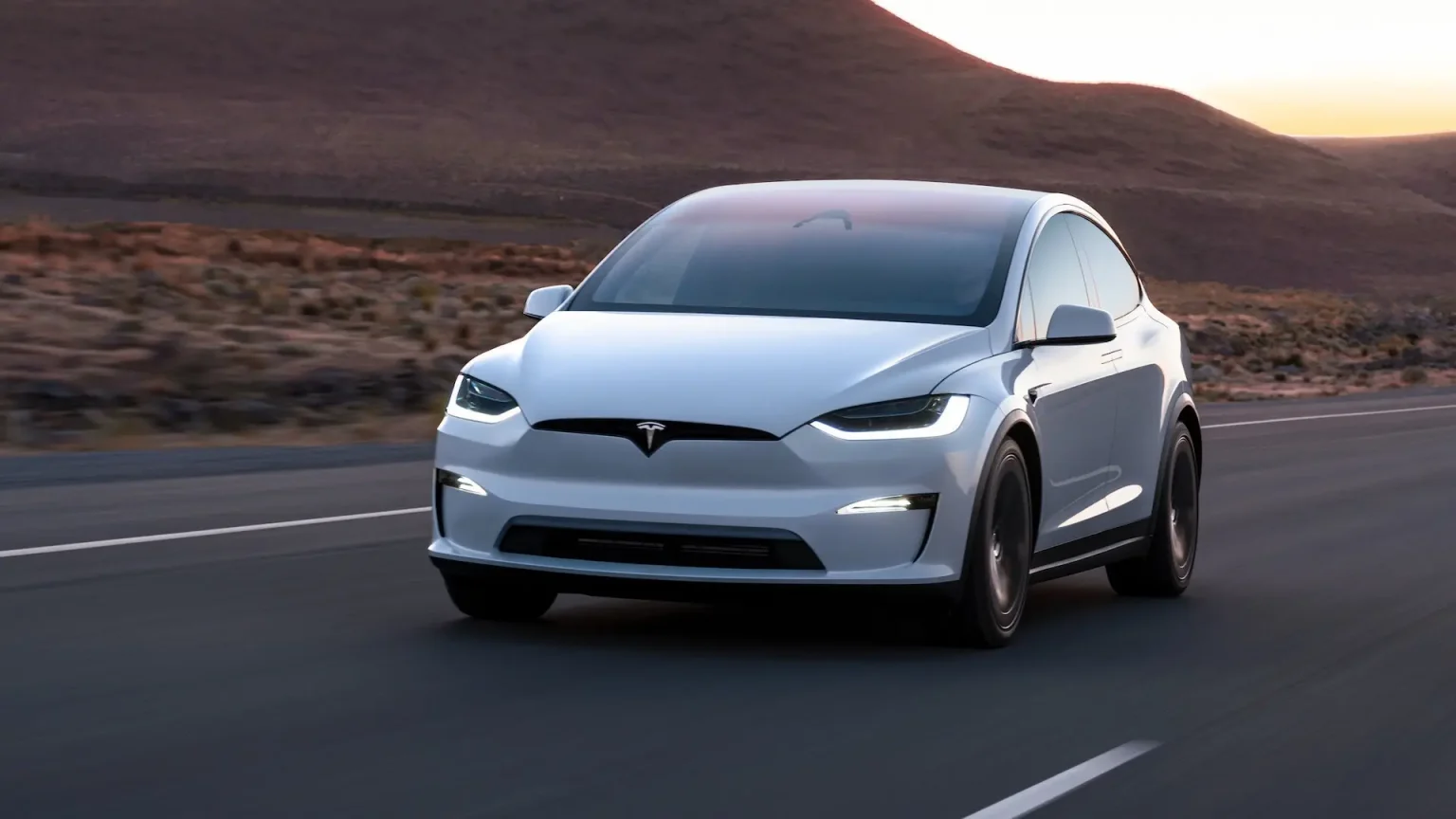 Tesla, Otopilot güvenlik sorununu çözmek için 2 milyon arabasını geri çağırıyor