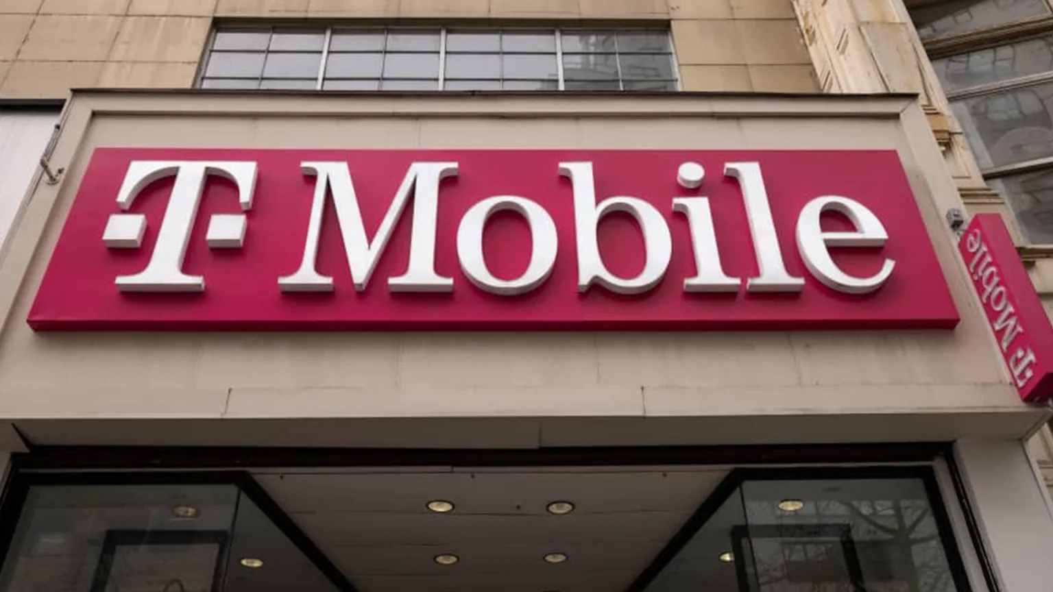 SoftBank, telekomünikasyon devi T-Mobile US’den 7.6 milyar dolarlık hisse satın aldı