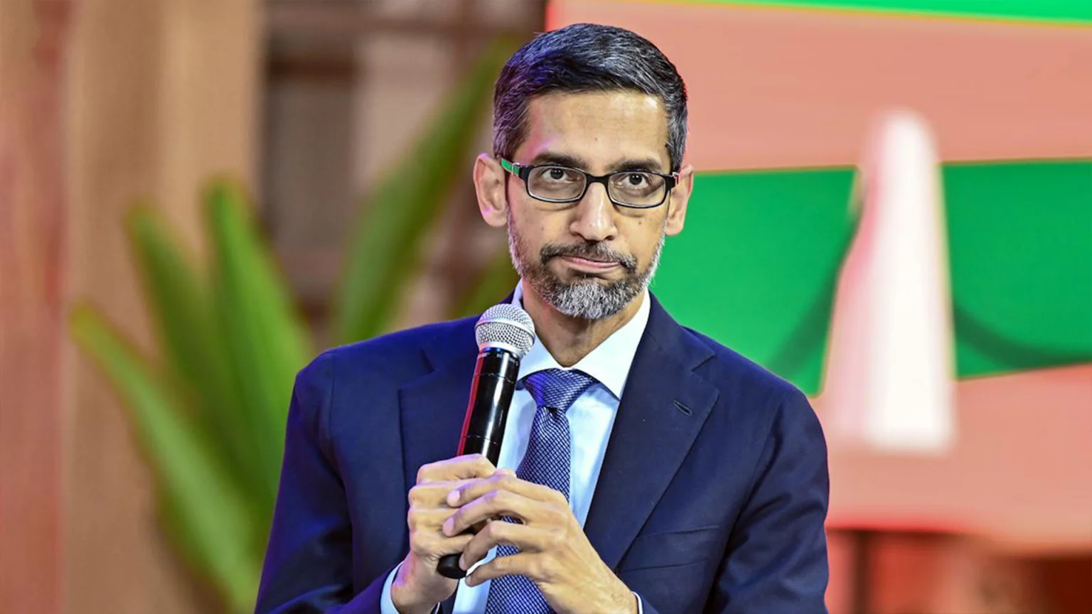 Google CEO'su Sundar Pichai, çalışanlarını daha fazla işten çıkarma olacağına dair uyardı