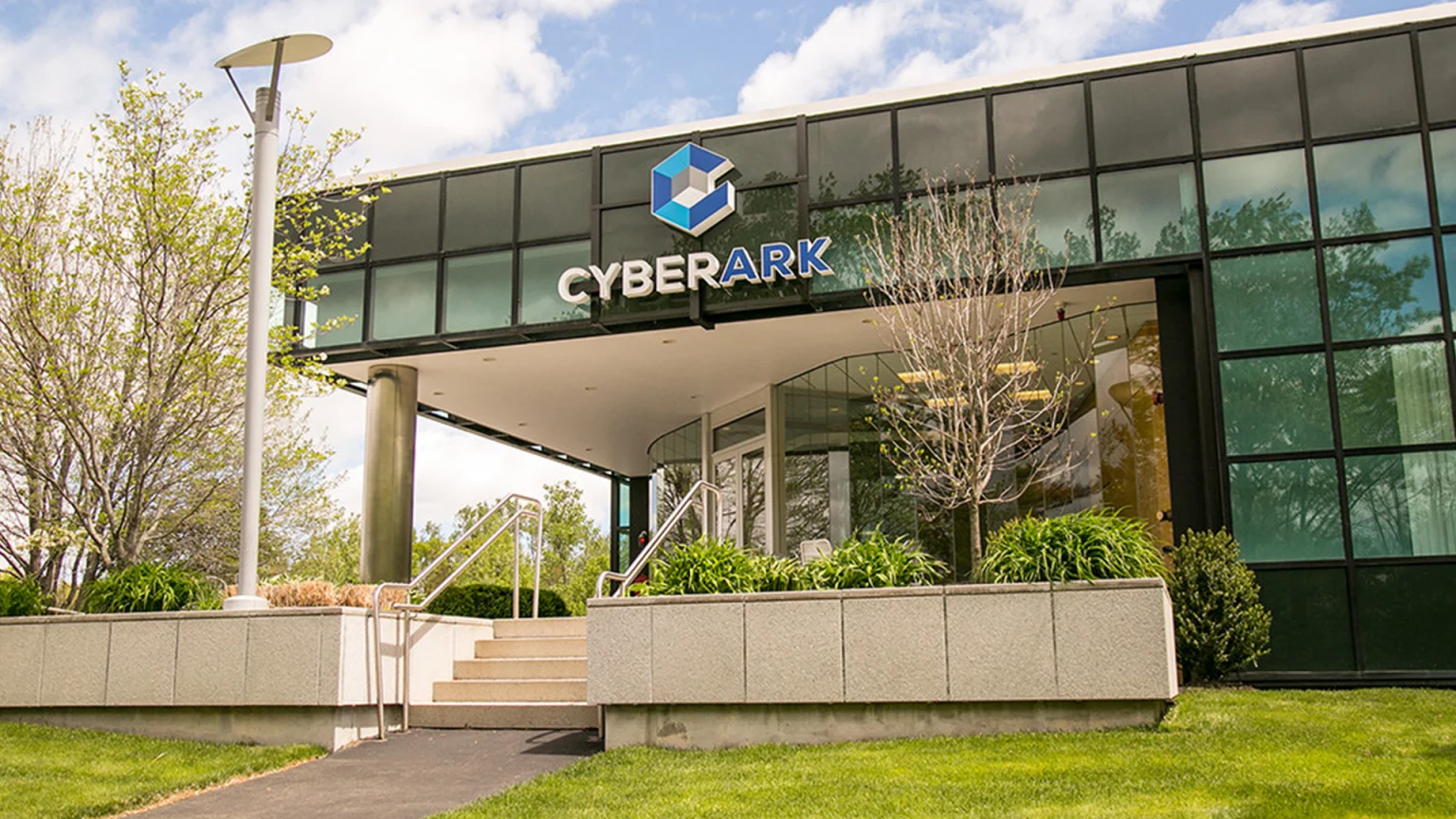 Siber güvenlik girişimi CyberArk, rakibi Venafi'yi 1.5 milyar dolara satın alacak
