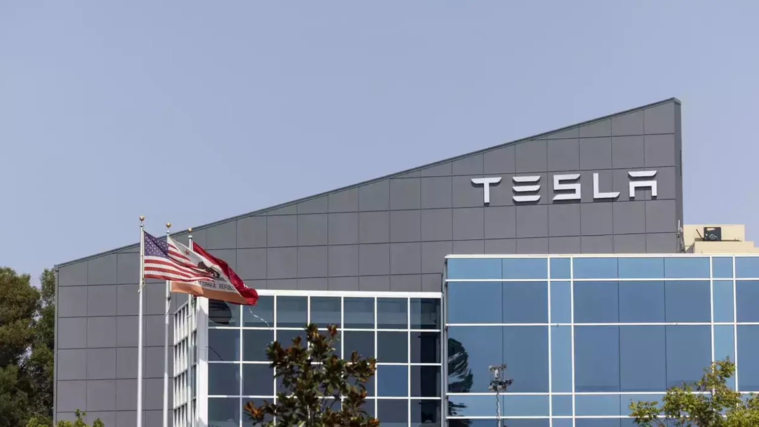 Tesla, Kaliforniya birimindeki 601 çalışanı işten çıkarıyor