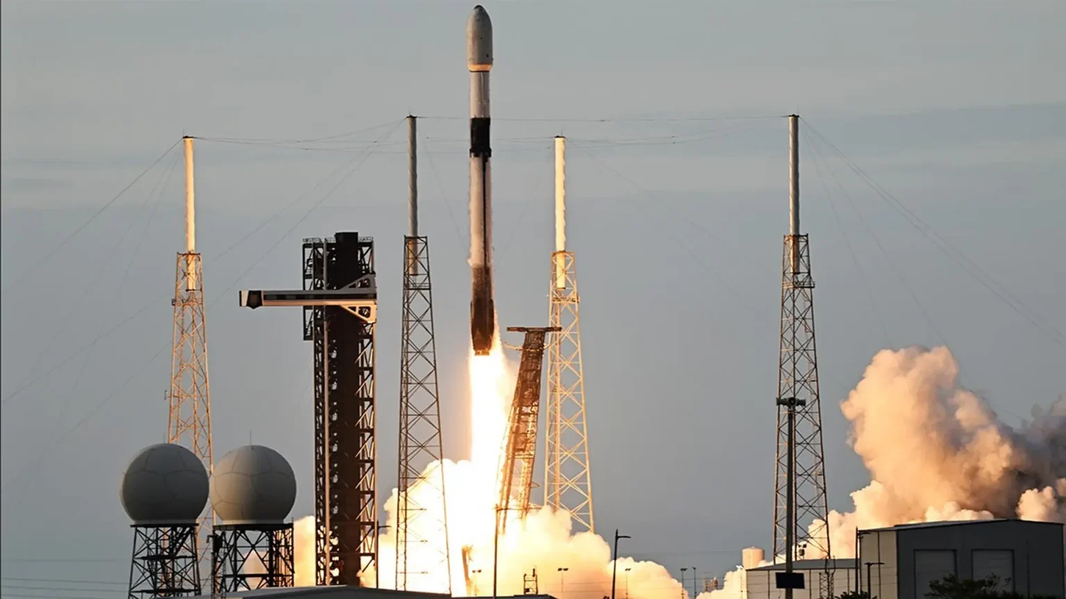 Yerli ve milli haberleşme uydusu TÜRKSAT 6A, SpaceX roketiyle uzaya fırlatıldı