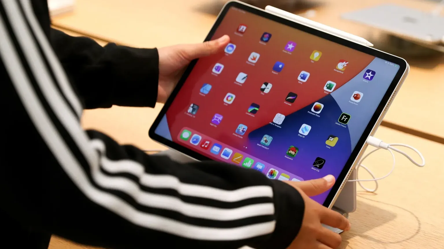 Avrupa’daki iPad kullanıcıları, üçüncü parti mağazalardan uygulama indirebilecek