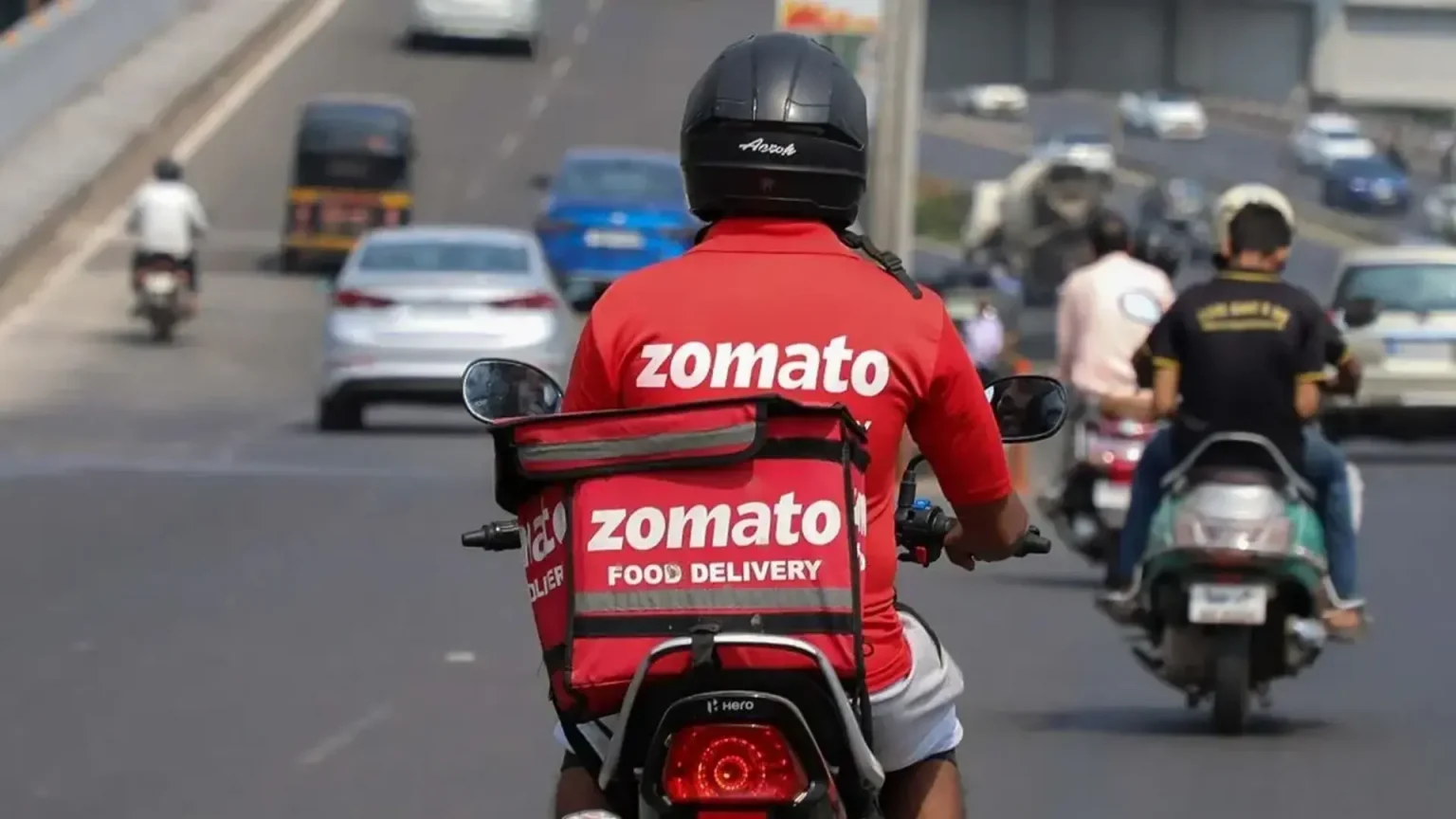 Zomato, halka arzından sonraki ilk turda 1 milyar dolar yatırım aldı